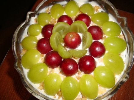 Салат с виноградом и курицей