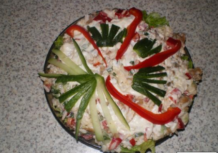 Салат с копченными устрицами (или мидиями)