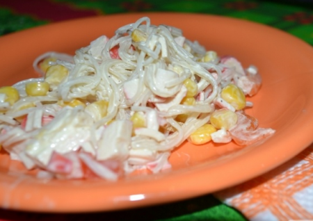Крабовый салат с фунчозой 