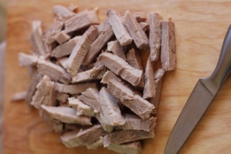 Салат с говядиной и овощами