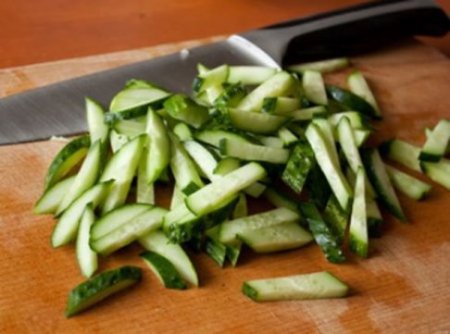 Крабовые палочки с огурцом