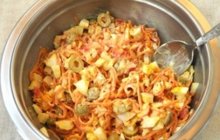ПРАЗДНИЧНЫЙ САЛАТ С КРАБОВЫМИ ПАЛОЧКАМИ И КОРЕЙСКОЙ МОРКОВЬЮ