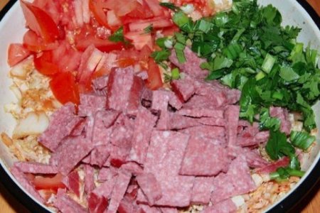 Салат из пекинской капусты с колбасой