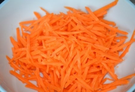 Морковно-яблочный салат с семечками