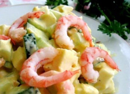 Салат с креветками.