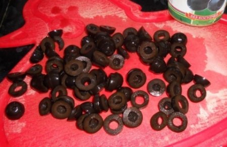 Салат из кальмаров и оливок
