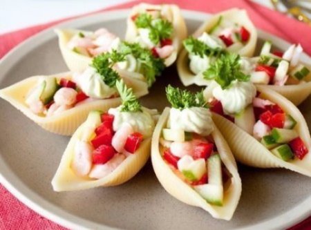 КРЕВЕТОЧНЫЙ САЛАТ В РАКУШКАХ
