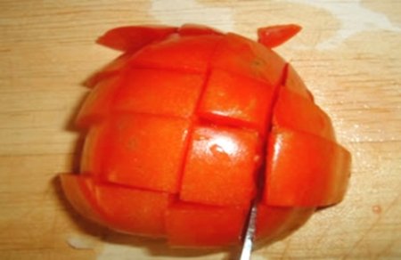 Салат из помидоров и сельдерея.