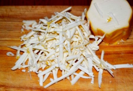 Салат из пекинской капусты и копченого сыра