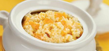 Морковно-пшеничная каша с курагой